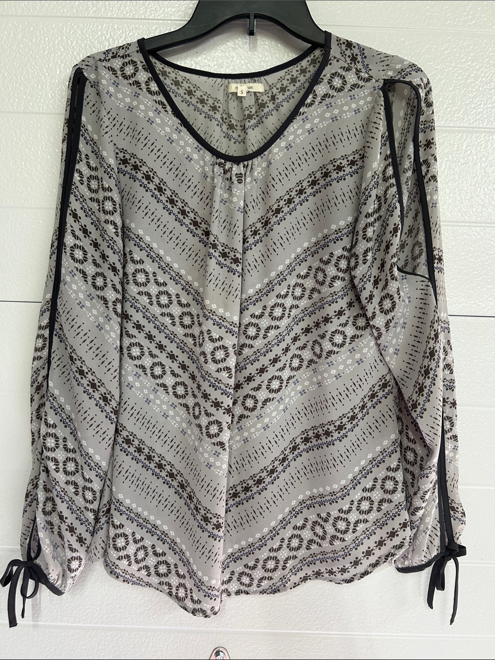 Maurices Gray Patterned Long-Sleeve Blouse with Black Trim - Picture 1 of 1